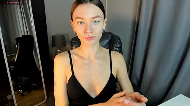 Snapshot of EvaToniz chatting on November 29, 2025, 1:06 am EvaToniz online show from November 29, 2025, 1:06 am