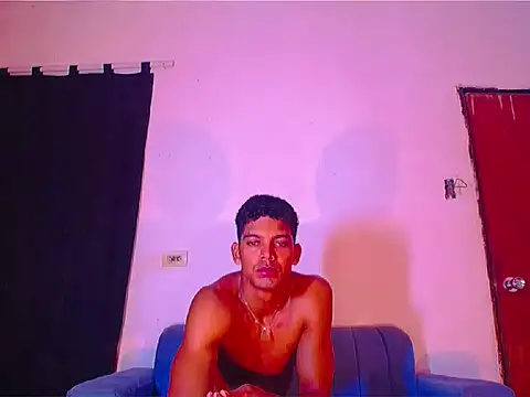 Snapshot of theMyke101 chatting on June 14, 2026, 12:40 am theMyke101 online show from June 14, 2026, 12:40 am