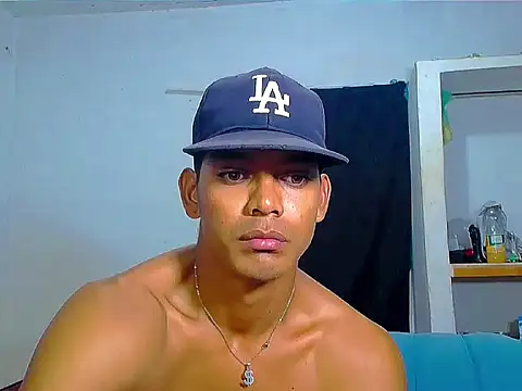 Snapshot of theMyke101 chatting on June 26, 2026, 12:05 am theMyke101 online show from June 26, 2026, 12:05 am