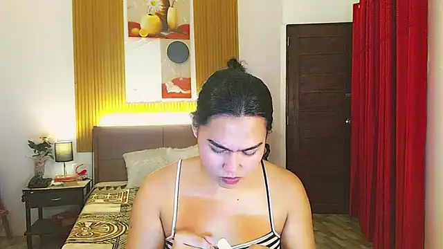 fallinLunaxX online show from November 14, 2025, 4:10 pm