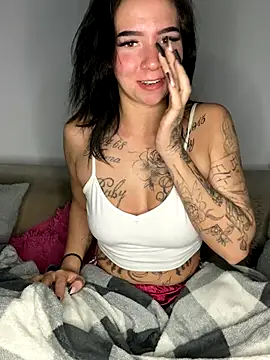 Snapshot of YoungZoexx chatting on November 3, 2025, 8:01 pm YoungZoexx online show from November 3, 2025, 8:01 pm