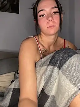 Snapshot of YoungZoexx chatting on November 13, 2025, 4:00 pm YoungZoexx online show from November 13, 2025, 4:00 pm