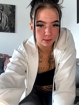 Snapshot of YoungZoexx chatting on October 22, 2025, 10:04 am YoungZoexx online show from October 22, 2025, 10:04 am