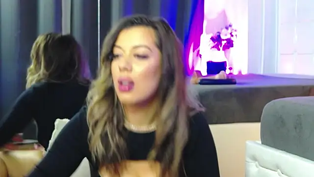 BellaDavey online show from October 6, 2025, 7:47 pm