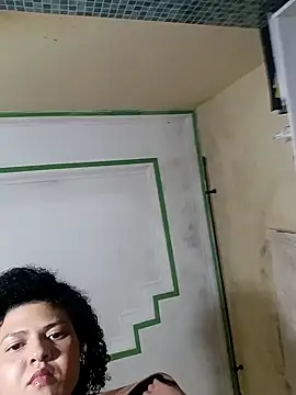 Snapshot of Larissinhamm chatting on October 5, 2025, 5:42 am Larissinhamm online show from October 5, 2025, 5:42 am