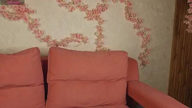 Snapshot of L1na_Reeds chatting on November 19, 2025, 6:24 am L1na Reeds online show from November 19, 2025, 6:24 am