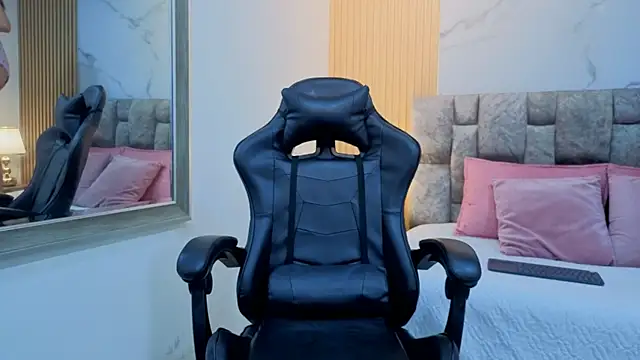 Snapshot of angel__kiss chatting on March 11, 2026, 11:37 am angel kiss online show from March 11, 2026, 11:37 am