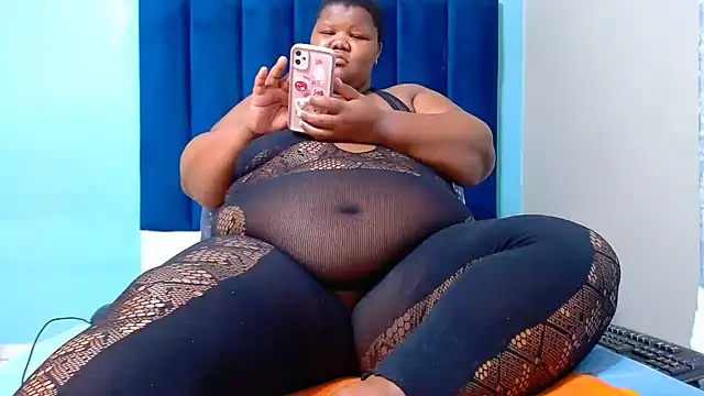 Snapshot of LadyBear2002 chatting on July 15, 2026, 8:05 pm LadyBear2002 online show from July 15, 2026, 8:05 pm