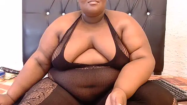 Snapshot of LadyBear2002 chatting on June 6, 2026, 4:34 pm LadyBear2002 online show from June 6, 2026, 4:34 pm