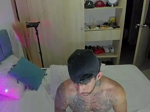 Dammianmiller online show from July 25, 2026, 4:53 am