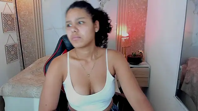 AriaVega online show from May 4, 2026, 12:52 pm
