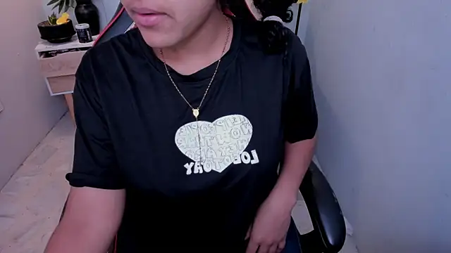 Snapshot of AriaVega chatting on June 26, 2026, 2:23 pm AriaVega online show from June 26, 2026, 2:23 pm