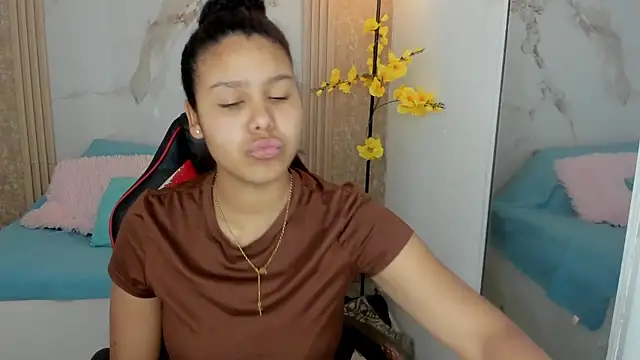 Snapshot of AriaVega chatting on July 3, 2026, 2:01 pm AriaVega online show from July 3, 2026, 2:01 pm