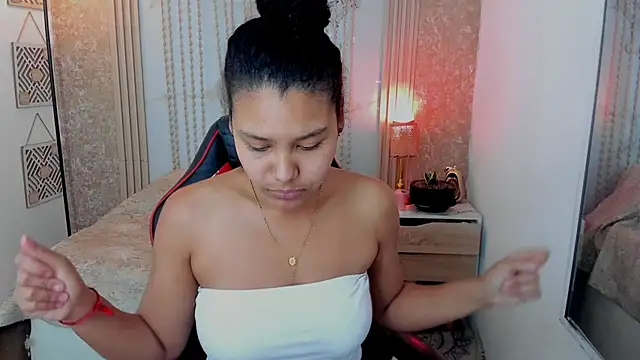 AriaVega online show from May 6, 2026, 12:53 pm