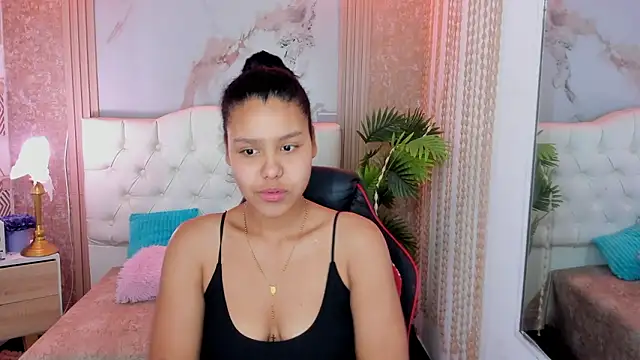 Snapshot of AriaVega chatting on March 23, 2026, 11:43 am AriaVega online show from March 23, 2026, 11:43 am