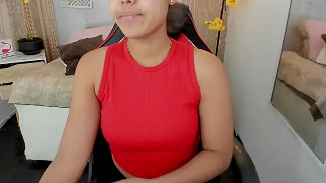 Snapshot of AriaVega chatting on July 13, 2026, 12:04 pm AriaVega online show from July 13, 2026, 12:04 pm