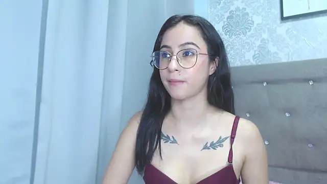 Snapshot of Alana_Martinez_ chatting on April 21, 2026, 11:33 pm Alana Martinez online show from April 21, 2026, 11:33 pm