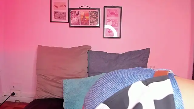 Snapshot of Alana_Martinez_ chatting on October 31, 2025, 1:30 pm Alana Martinez online show from October 31, 2025, 1:30 pm