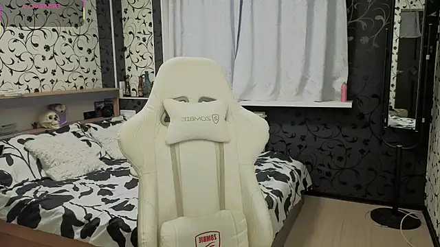 xAlisontiny online show from April 1, 2026, 4:59 pm