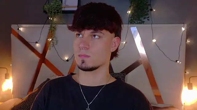 Snapshot of LiamThunder05_ chatting on December 15, 2025, 7:41 pm LiamThunder05 online show from December 15, 2025, 7:41 pm