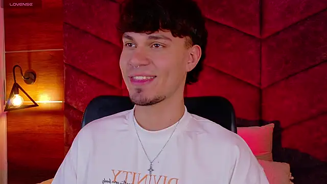 Snapshot of LiamThunder05_ chatting on November 29, 2025, 3:17 am LiamThunder05 online show from November 29, 2025, 3:17 am