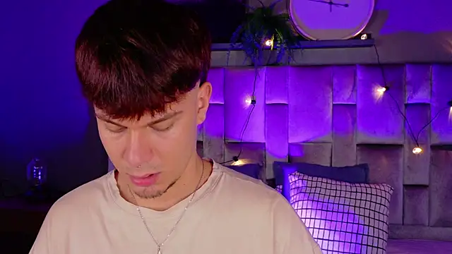 Snapshot of LiamThunder05_ chatting on October 30, 2025, 3:38 am LiamThunder05 online show from October 30, 2025, 3:38 am