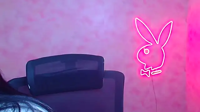 Mona Esty online show from December 17, 2025, 6:35 pm