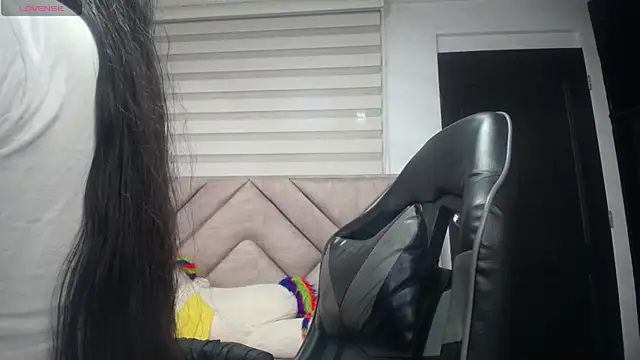 Snapshot of Dayan_v_ chatting on October 18, 2025, 7:49 pm Dayan v online show from October 18, 2025, 7:49 pm