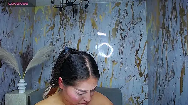 Snapshot of Dayan_v_ chatting on December 13, 2025, 8:04 pm Dayan v online show from December 13, 2025, 8:04 pm