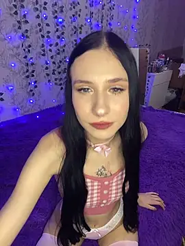 Kisa-Lisa  online show from November 13, 2025, 3:49 pm