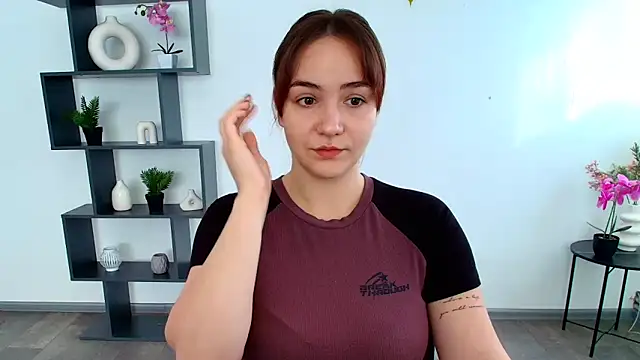 Snapshot of OliviaMontgommery chatting on October 29, 2025, 6:34 am OliviaMontgommery online show from October 29, 2025, 6:34 am