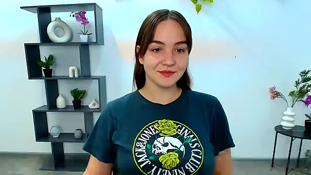 Snapshot of OliviaMontgommery chatting on October 17, 2025, 5:11 am OliviaMontgommery online show from October 17, 2025, 5:11 am