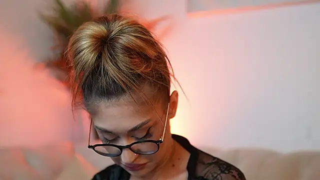 AileenKiss online show from October 24, 2025, 6:40 pm