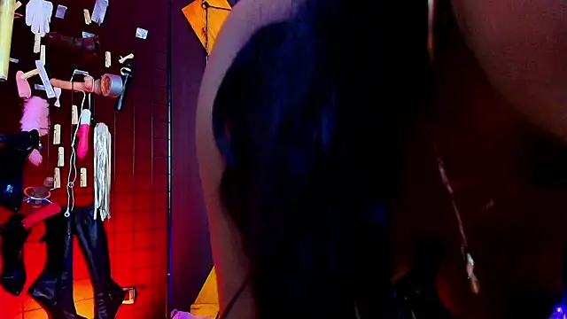 MrKiara Queen BDSM  online show from October 6, 2025, 1:01 pm