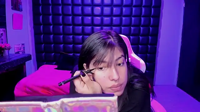 Snapshot of Violetta_Swett_ chatting on December 1, 2025, 12:39 pm Violetta Swett online show from December 1, 2025, 12:39 pm