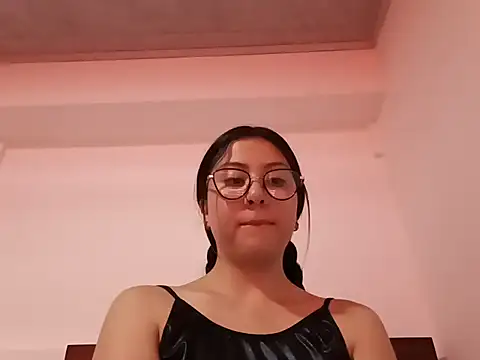 Snapshot of lil_mila chatting on October 22, 2025, 8:30 pm lil mila online show from October 22, 2025, 8:30 pm