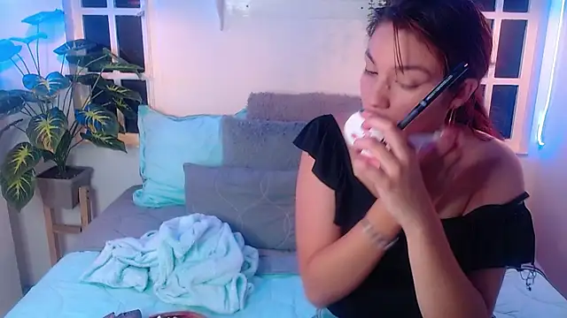 Viollet C online show from October 25, 2025, 2:00 am