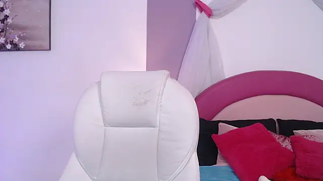 Suzy1  online show from April 30, 2026, 7:32 pm