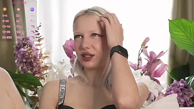 Snapshot of RanyThomson chatting on October 20, 2025, 7:53 am RanyThomson online show from October 20, 2025, 7:53 am