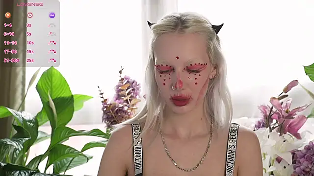 Snapshot of RanyThomson chatting on October 17, 2025, 7:55 am RanyThomson online show from October 17, 2025, 7:55 am