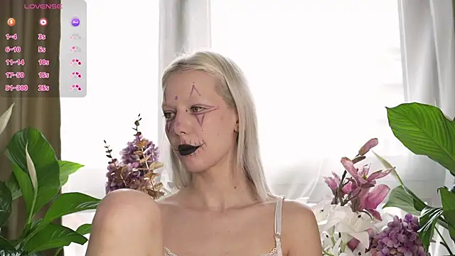 Snapshot of RanyThomson chatting on October 18, 2025, 8:05 am RanyThomson online show from October 18, 2025, 8:05 am