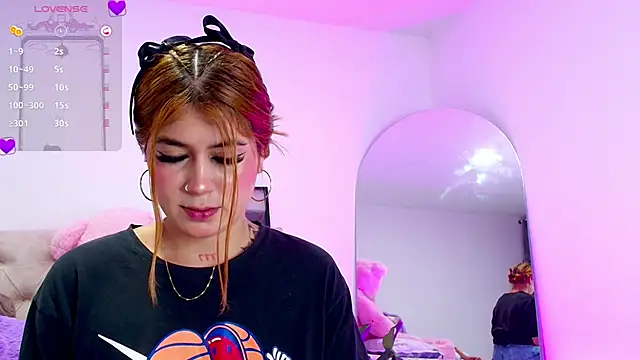 Snapshot of SoofiKiss chatting on October 16, 2025, 11:35 pm SoofiKiss online show from October 16, 2025, 11:35 pm