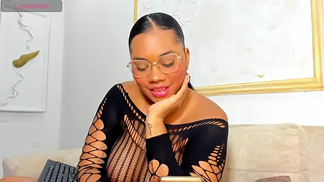 Snapshot of Ahilyn chatting on October 15, 2025, 12:09 am Ahilyn online show from October 15, 2025, 12:09 am