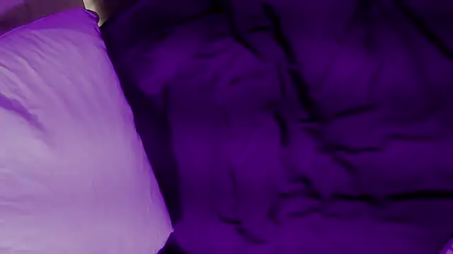 Snapshot of Moonless_Joy chatting on October 24, 2025, 9:14 pm Moonless Joy online show from October 24, 2025, 9:14 pm