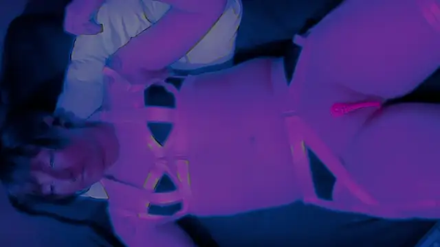 Snapshot of Moonless_Joy chatting on October 20, 2025, 8:42 pm Moonless Joy online show from October 20, 2025, 8:42 pm