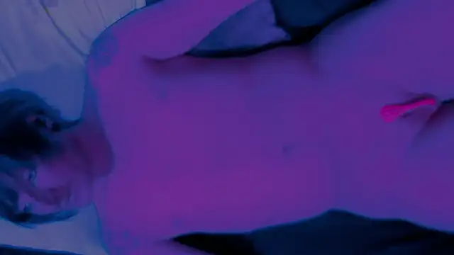 Snapshot of Moonless_Joy chatting on October 22, 2025, 12:43 am Moonless Joy online show from October 22, 2025, 12:43 am