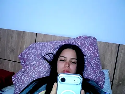 paulavargas23 online show from October 7, 2025, 10:22 pm