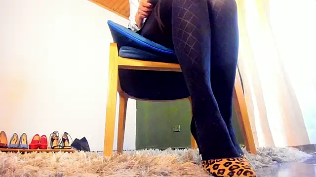 Snapshot of Velourmuse chatting on December 2, 2025, 1:28 am Velourmuse online show from December 2, 2025, 1:28 am