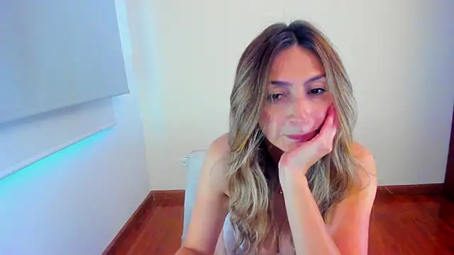 Snapshot of Velourmuse chatting on July 31, 2026, 11:02 pm Velourmuse online show from July 31, 2026, 11:02 pm