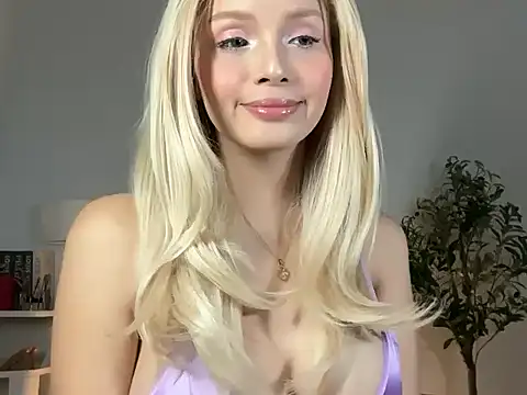 Snapshot of Im_YourDream_Barbie chatting on August 6, 2026, 5:02 am Im YourDream Barbie online show from August 6, 2026, 5:02 am